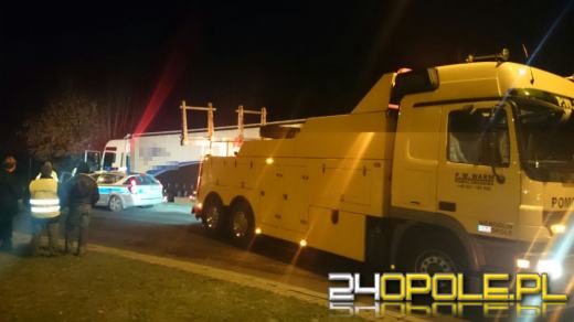 Kierowca ciężarówki wypadł z drogi na autostradzie A4!