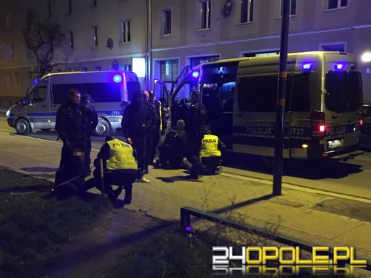 Bójka w centrum Opola. Jeden z mężczyzn miał broń.