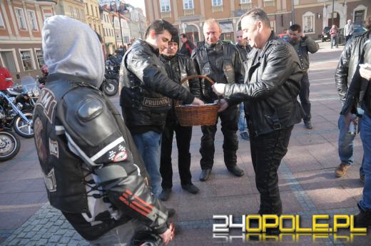 Wielkanocne "jajeczko" motocyklistów na opolskim rynku