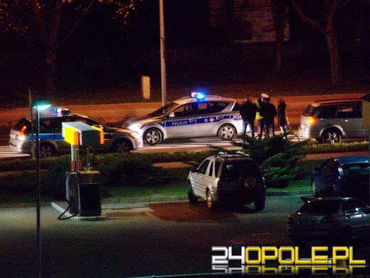 Rowerzysta zagapił się i wjechał w samochód