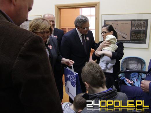 Para Prezydencka wręczyła Opolanom Kartę Dużej Rodziny