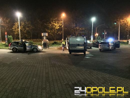 Policyjna kontrola na stacji paliw. To nie był kolejny nocny wyścig.