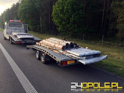 Bus spłonął po zderzeniu z lawetą na autostradzie A4