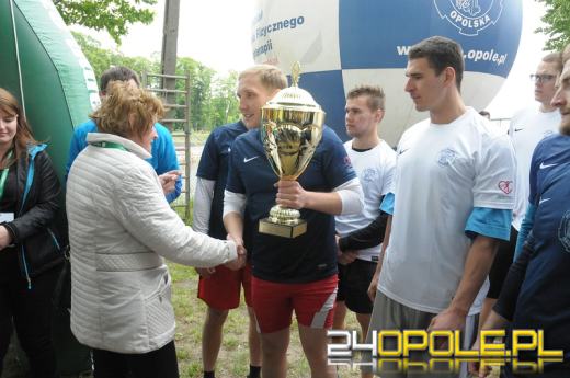 Smocze łodzie na Odrze. Derby Opola wygrała osada politechniki.