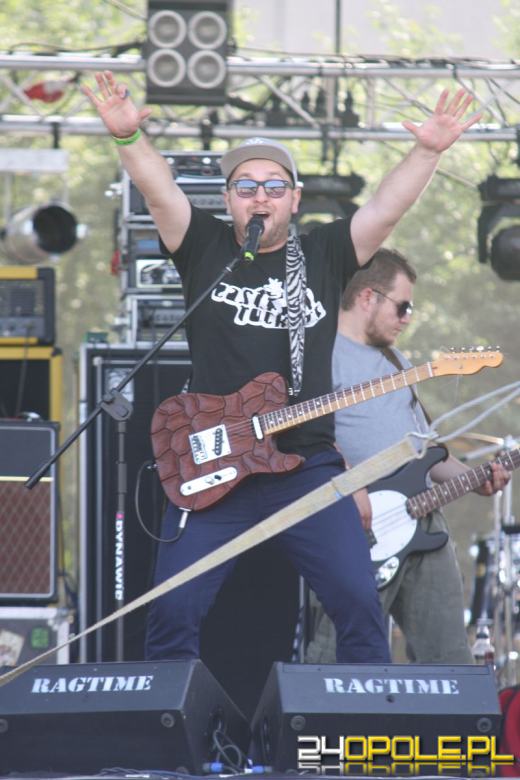 Gwiazdy rocka na błoniach PO. Trwa "Rock Opole 2015".