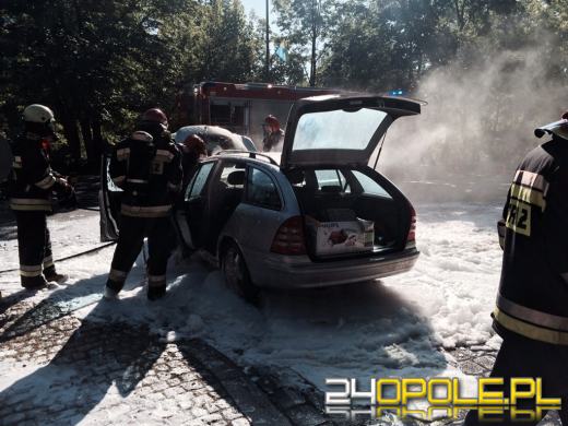 Mercedes spłonął na ul. Barlickiego 