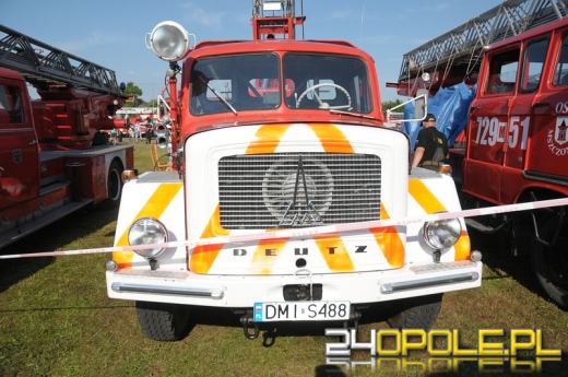 Blisko sto strażackich samochodów można podziwiać w Główczycach