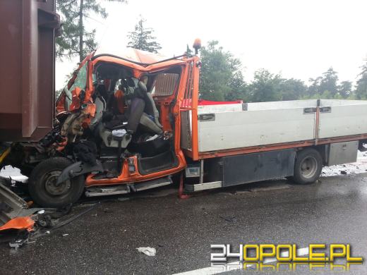 Kierowca auta dostawczego zginął w wypadku na autostradzie