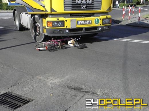 Rowerzystka wjechała pod ciężarówkę