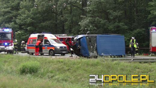 Tragiczny wypadek w Dębskiej Kuźni. 2 osoby nie żyją, a jest 9 rannych.