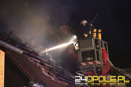 Dwie osoby ranne w pożarze budynku wielorodzinnego w Krapkowicach