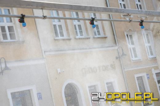 Pierwszy zamgławiacz już chłodzi przechodniów na rynku
