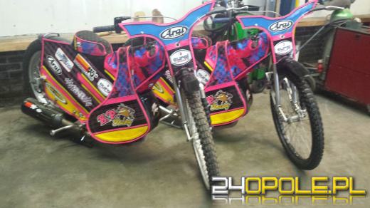 Skradziono busa z motocyklami 17-letniego żużlowca!