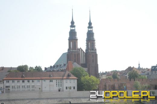 Ruszają prace przy naprawie wieży opolskiej katedry