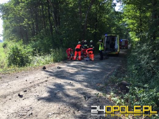 Samochód wjechał pod pociąg na niestrzeżonym przejeździe kolejowym