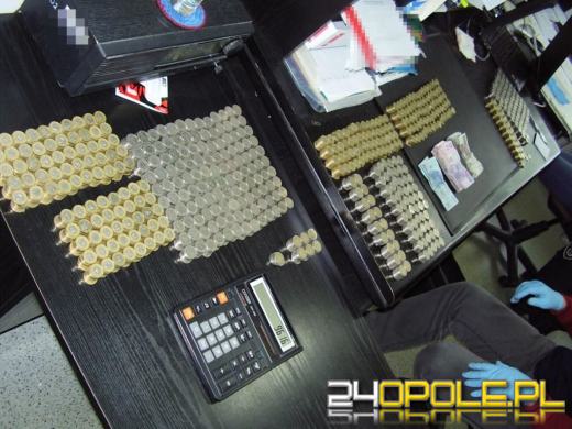 Policjanci i celnicy zabezpieczyli 60 automatów do gier hazardowych