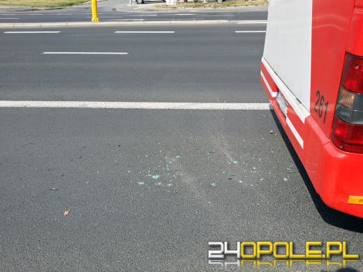 Renault zderzyło się z autobusem MZK