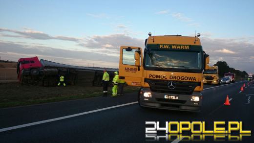  Ciężarówka przewróciła się na autostradzie A4