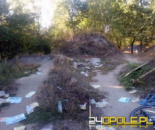 Terenowy skatepark przy kąpielisku Bolko popadł w ruinę