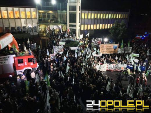 Mieszkańcy Dobrzenia Wielkiego protestują przeciw przyłączeniu do Opola