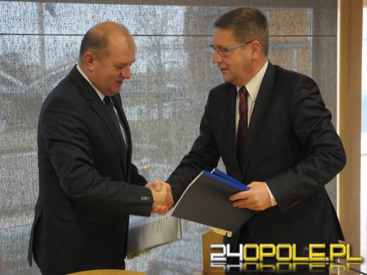 Samorząd województwa podpisał umowę z Przewozami Regionalnymi