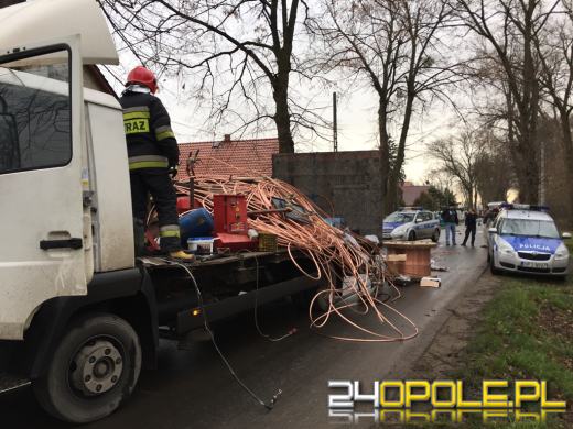 Policyjny pościg za kradzionym samochodem zakończony zderzeniem