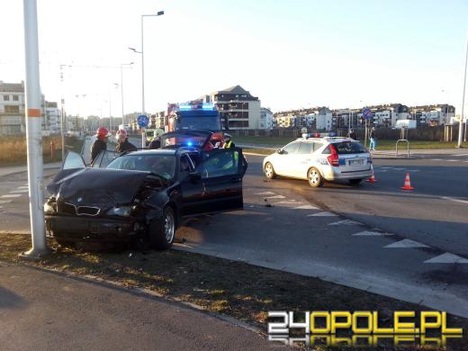 Dwa zderzenia na skrzyżowaniu Alei Solidarności z ulicą Kaliską 