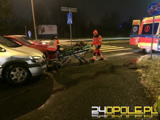 Zderzenie opla i nissana. Jedna osoba ranna.