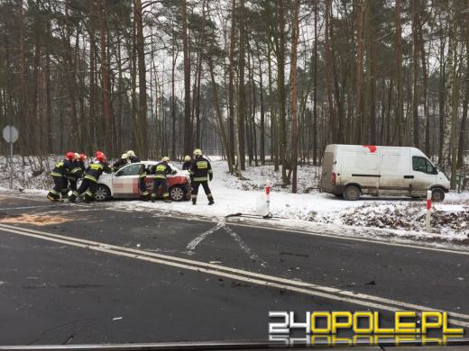 Zderzenie na przejeździe kolejowym w Jełowej