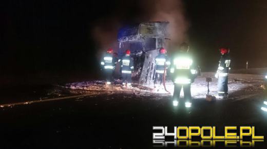 Ciągnik siodłowy spłonął na autostradzie A4