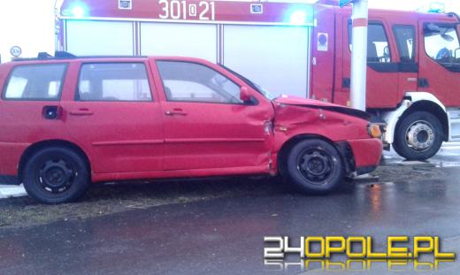 Zderzenie volkswagena z autobusem MZK na Alei Solidarności
