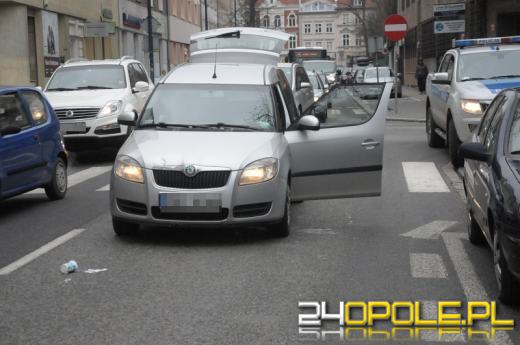 63-letnia kobieta potrącona na przejściu dla pieszych