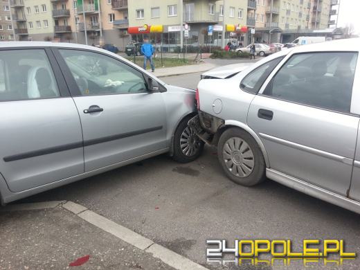 65-letnia kobieta wjechała w zaparkowane samochody