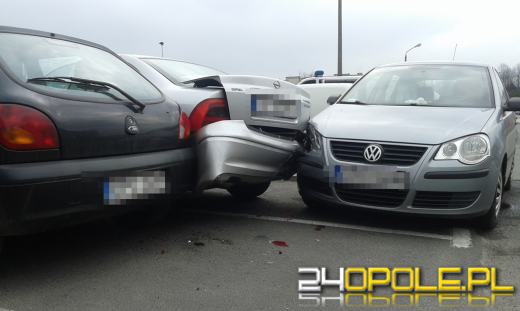 65-letnia kobieta wjechała w zaparkowane samochody