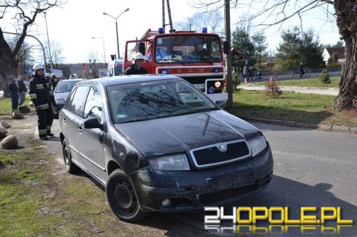 Wjechał na skrzyżowanie na czerwonym świetle. Ranna ciężarna kobieta.
