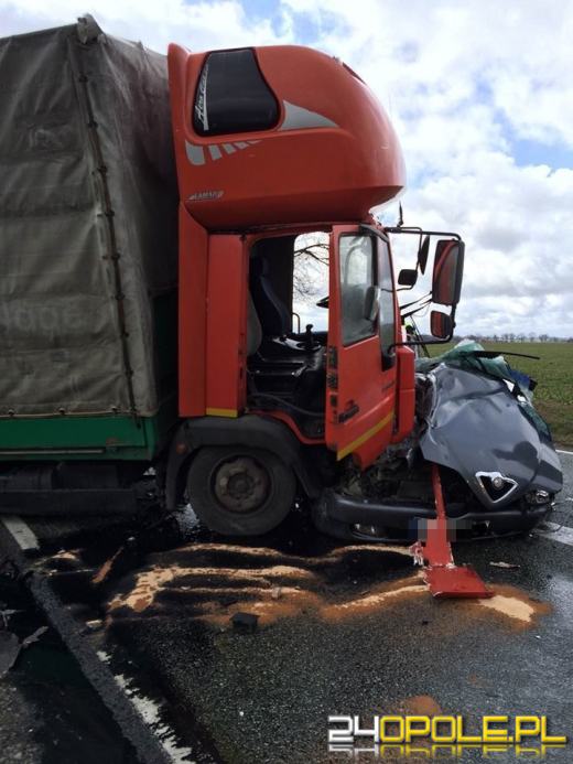 Tragiczny wypadek w Sarnowie. Jedna osoba zginęła, dwie są ciężko ranne.