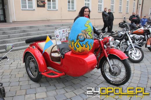 Motocykliści spotkali się na tradycyjnym "jajeczku" na opolskim rynku