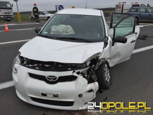 Dwie osoby ranne w wypadku na "grzybku" w Wrzoskach