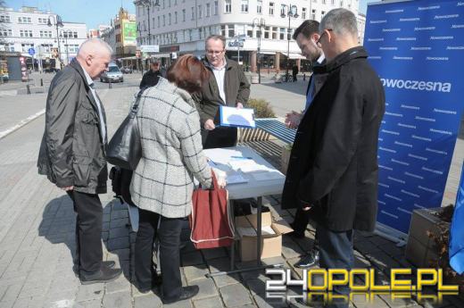 .Nowoczesna rozdaje w Opolu konstytucję
