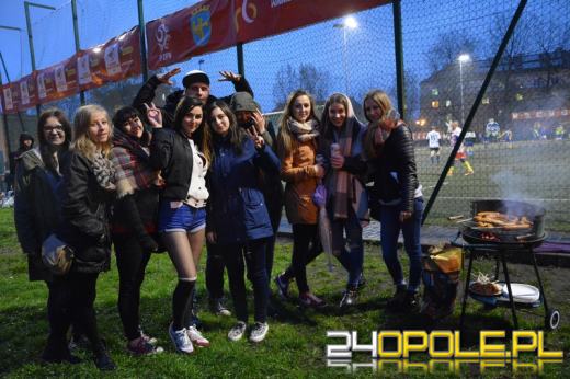 Deszcz nie przeszkodził studentom w Wielkim Grillowaniu