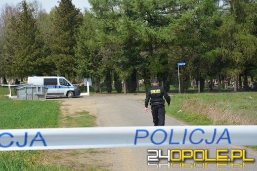 Ktoś zdewastował groby na cmentarzu w Dąbrowie