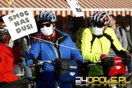 Masa Krytyczna przejechała przez Opole. Cykliści walczą ze smogiem.