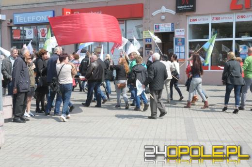  Przeciwnicy Dużego Opola protestowali dziś na Placu Wolności