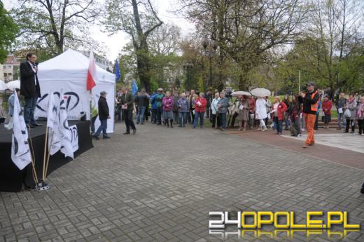 Komitet Obrony Demokracji zachęcał opolan do wspólnego czytania konstytucji