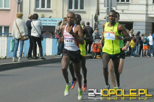 Ponad 1300 osób biegnie w 6. Maratonie Opolskim