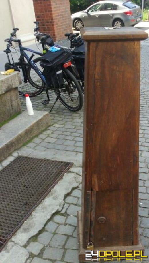 26-latek ukradł z kościoła skarbonę i ciągnął ją po ulicy