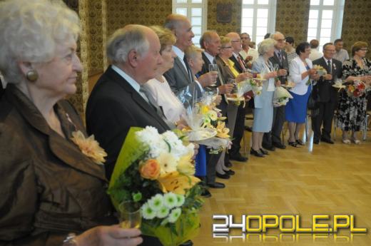 W ratuszu wręczono medale za długoletnie pożycie małżeńskie