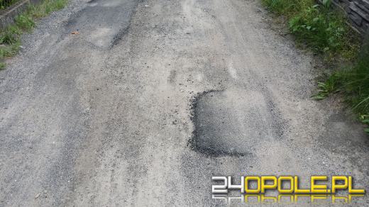 Czytelnik pyta: Czy MZD wyremontuje w końcu drogę prowadzącą do mojego zakładu?