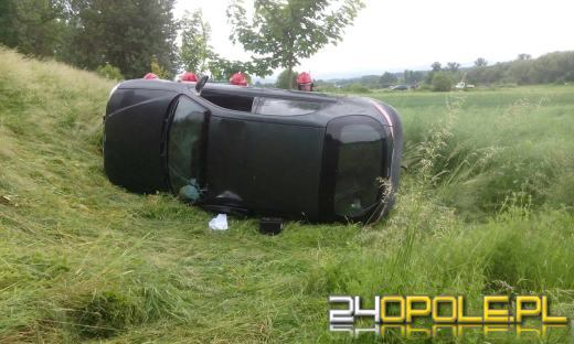 Zderzenie i dachowanie między Nysą a Głuchołazami