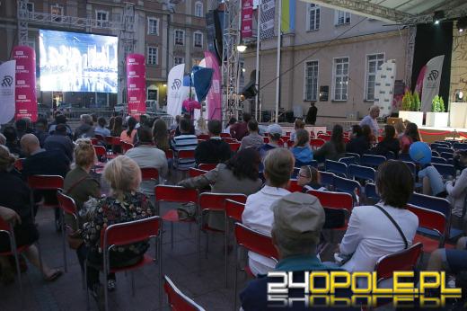 Festiwalowa strefa widza na rynku ruszyła, ale z problemami